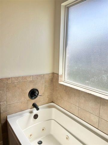 5060 NE Viking, Lawton, OK 73501