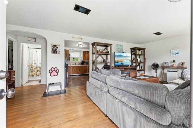 6449 Lakeshore Road, Cicero, NY 13039