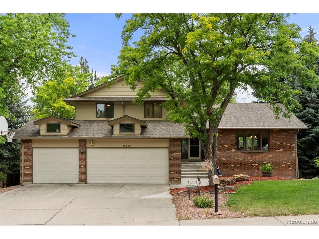 8571 W 71st Cir, Arvada, CO 80004