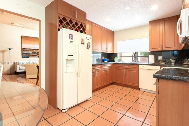 6320 NW 173rd St, Hialeah, FL 33015