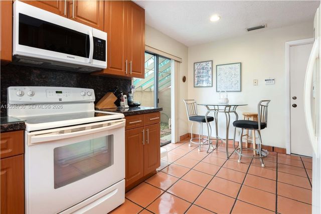 6320 NW 173rd St, Hialeah, FL 33015