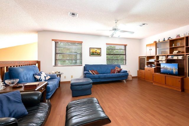 6320 NW 173rd St, Hialeah, FL 33015