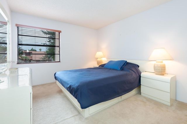 6320 NW 173rd St, Hialeah, FL 33015