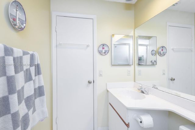 6320 NW 173rd St, Hialeah, FL 33015