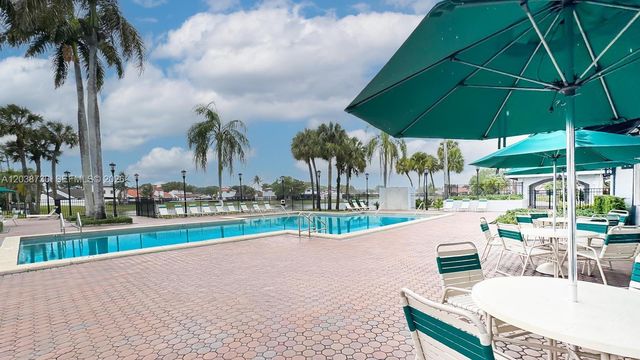 6320 NW 173rd St, Hialeah, FL 33015