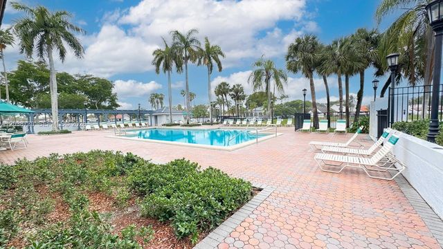 6320 NW 173rd St, Hialeah, FL 33015