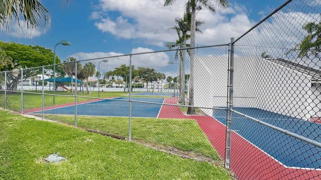 6320 NW 173rd St, Hialeah, FL 33015