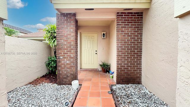 6320 NW 173rd St, Hialeah, FL 33015