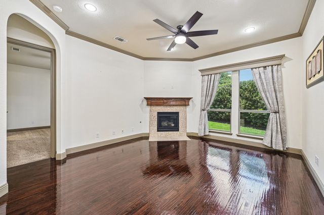 8421 La Fontaine Drive, North Richland Hills, TX 76182
