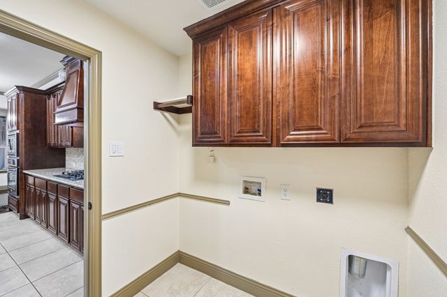8421 La Fontaine Drive, North Richland Hills, TX 76182