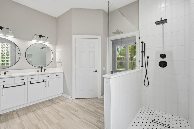 35 S Ashley Green, The Woodlands, TX 77382