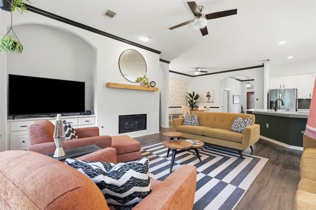 35 S Ashley Green, The Woodlands, TX 77382