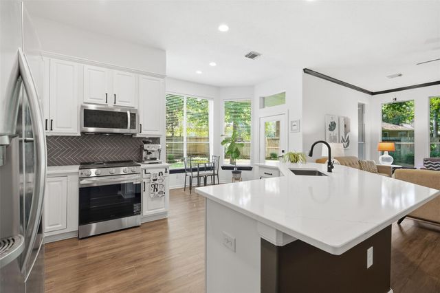 35 S Ashley Green, The Woodlands, TX 77382