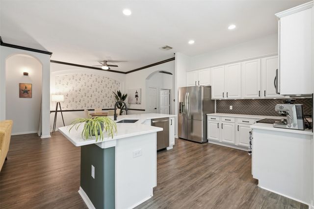 35 S Ashley Green, The Woodlands, TX 77382