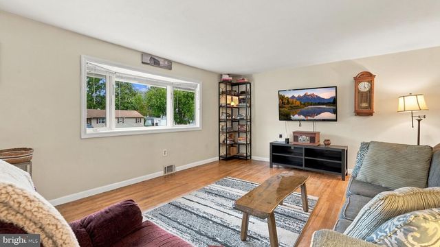 523 SHERWOOD LN, Hatboro, PA 19040