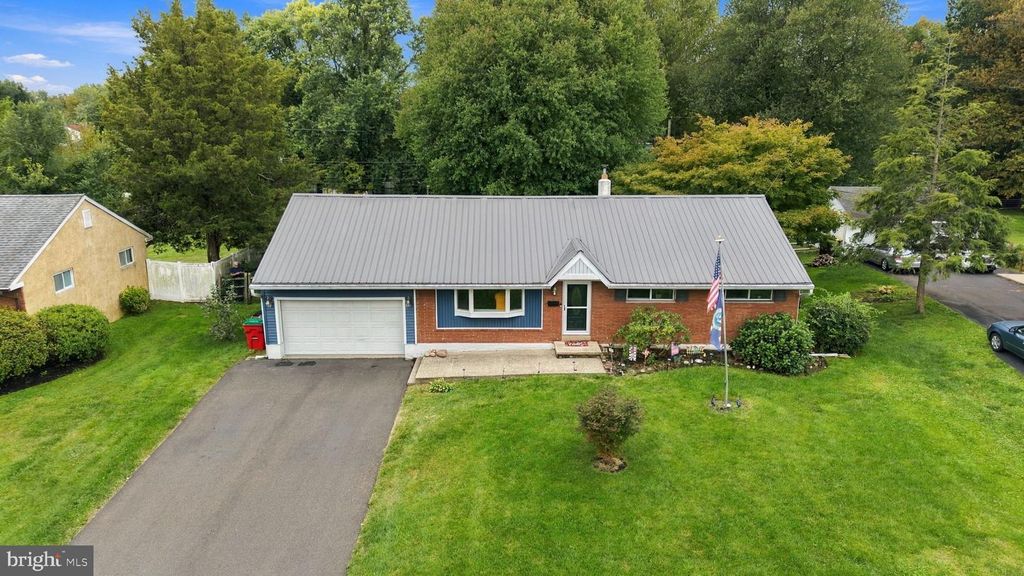 523 SHERWOOD LN, HATBORO, PA 19040 — photo 2
