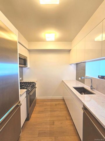 138-35 39th Avenue 12L, Flushing, NY 11354