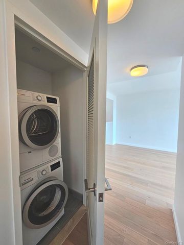 138-35 39th Avenue 12L, Flushing, NY 11354