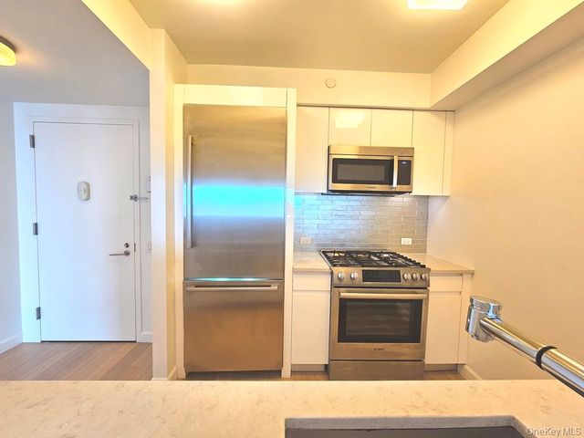 138-35 39th Avenue 12L, Flushing, NY 11354