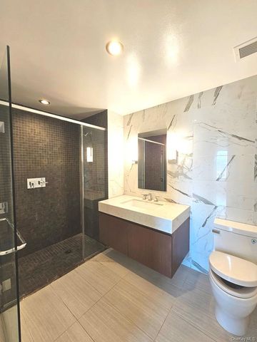 138-35 39th Avenue 12L, Flushing, NY 11354