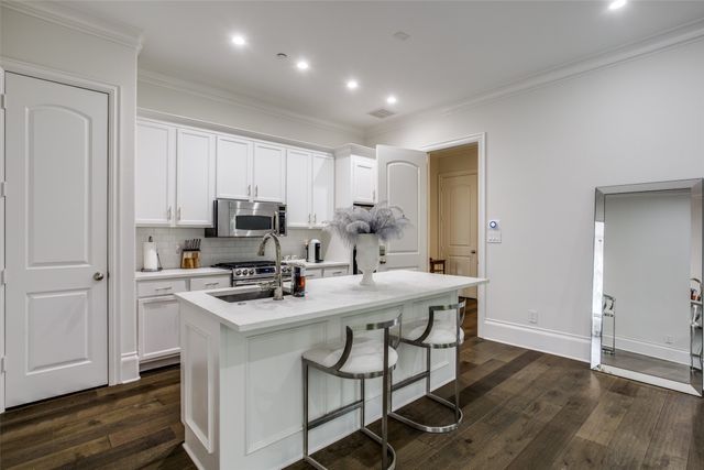 9520 Hathaway Street, Dallas, TX 75220