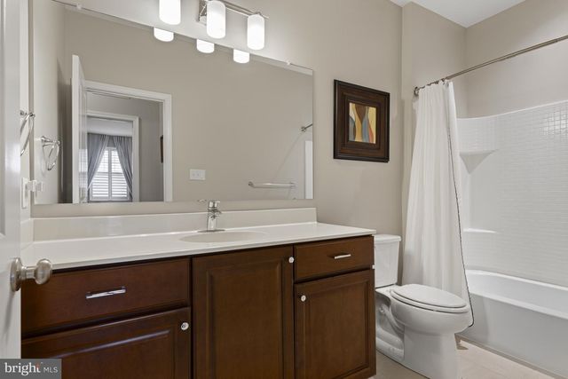 6 WESTHAMPTON DR, Wilmington, DE 19808