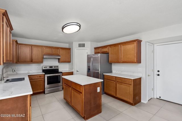 2975 N Cardell Circle, Tucson, AZ 85712