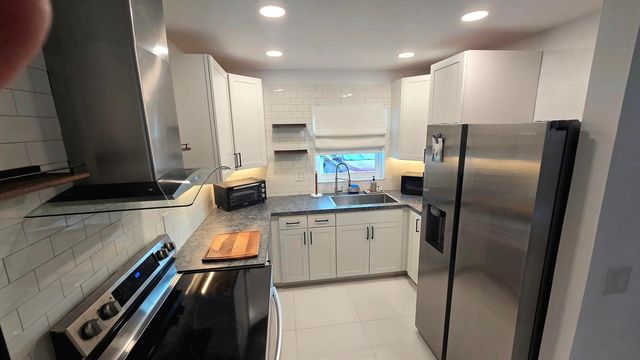 2568 Dudley Drive E G, West Palm Beach, FL 33415