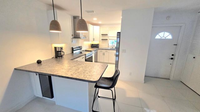 2568 Dudley Drive E G, West Palm Beach, FL 33415