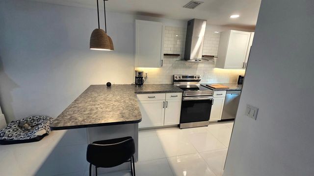 2568 Dudley Drive E G, West Palm Beach, FL 33415