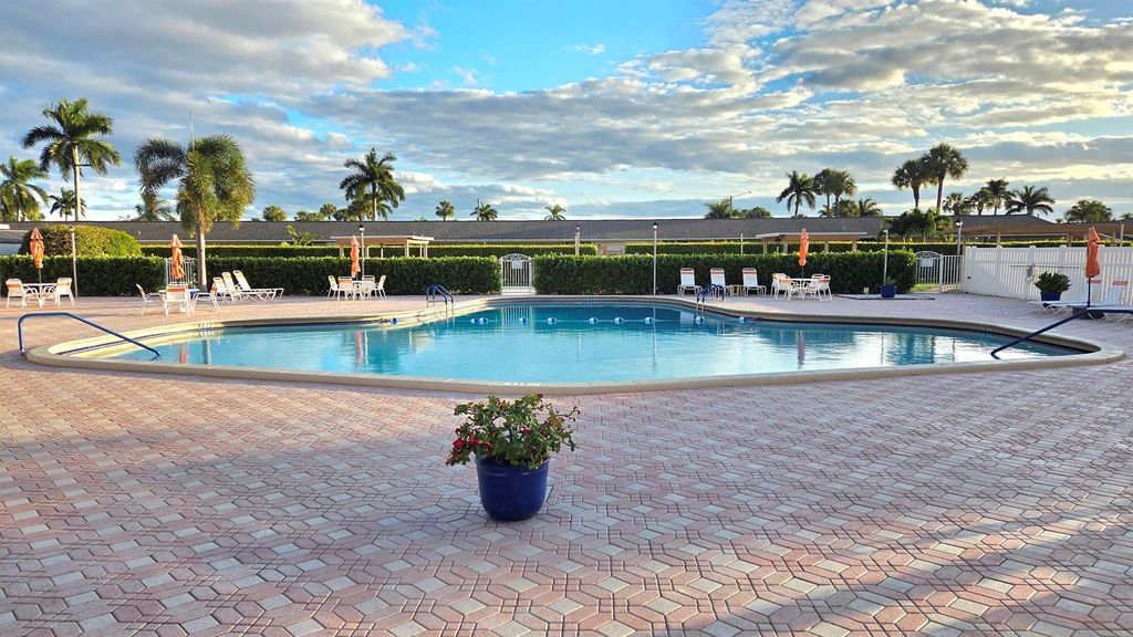 2568 Dudley Drive E G, West Palm Beach, FL 33415