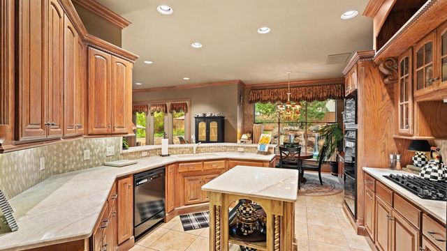 3708 Hunters Creek Road, Edmond, OK 73003