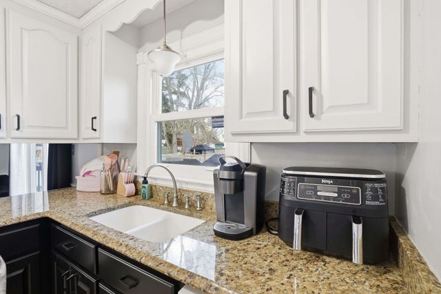 220 Crestwood Drive, Summerville, SC 29483