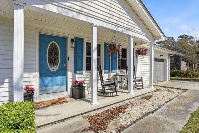 220 Crestwood Drive, Summerville, SC 29483