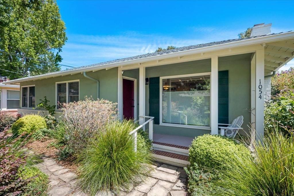 Image 18 of property listing at Marcussen Drive, Menlo Park, CA 94025