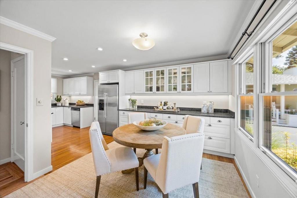 Image 21 of property listing at Marcussen Drive, Menlo Park, CA 94025