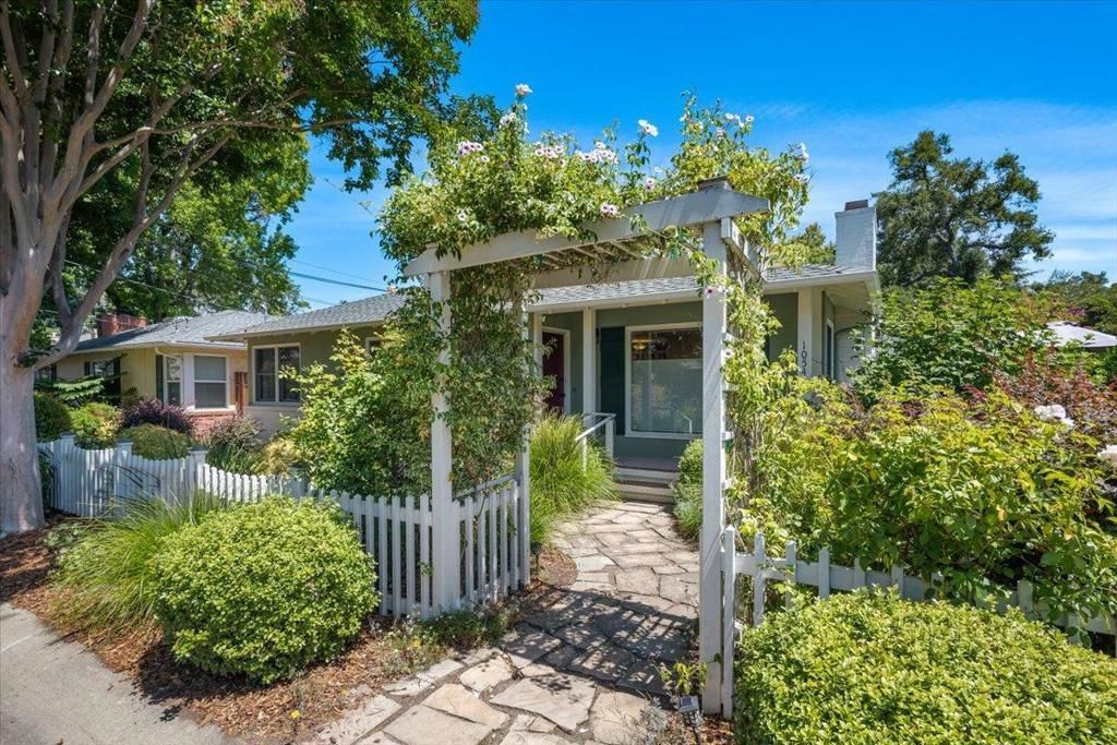 Image 29 of property listing at Marcussen Drive, Menlo Park, CA 94025