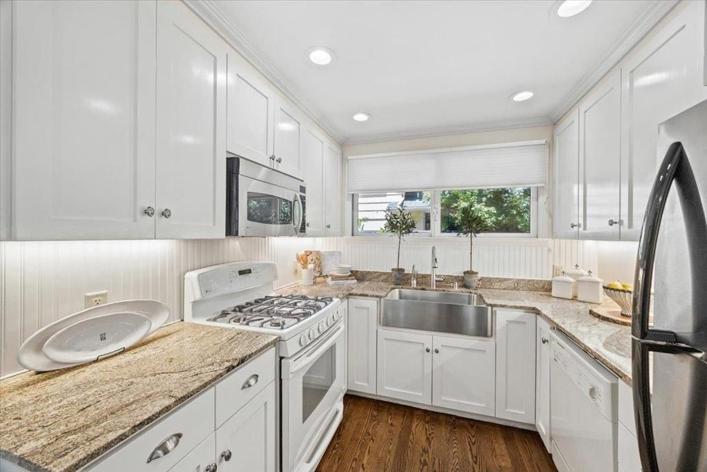 Image 6 of property listing at Marcussen Drive, Menlo Park, CA 94025
