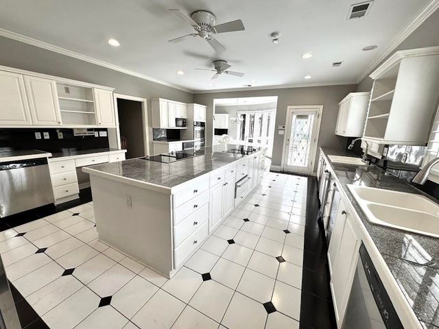 415 S YATES CV, Memphis, TN 38120