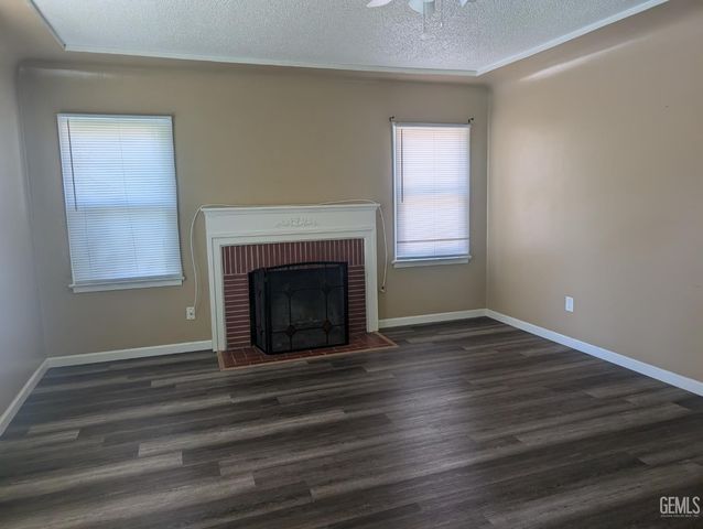 318 S Myrtle Street, Bakersfield, CA 93304