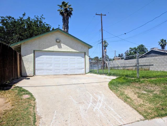 318 S Myrtle Street, Bakersfield, CA 93304