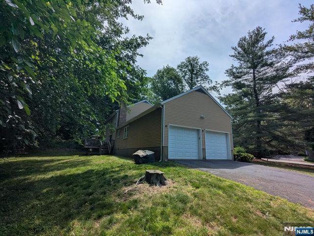 365 Lake Street, Upper Saddle River, NJ 07458