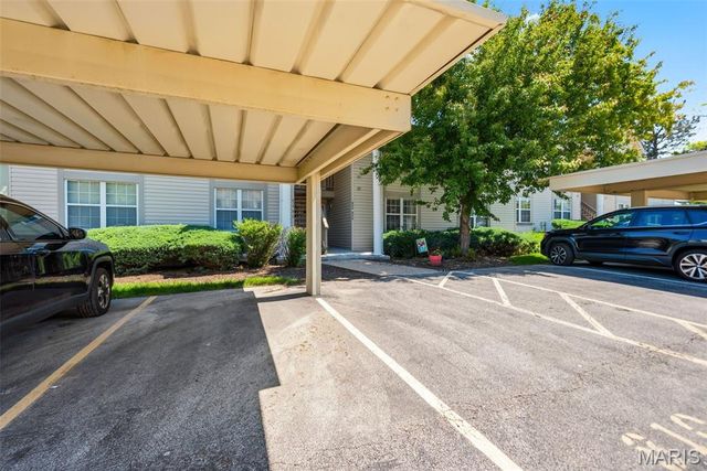 810 Sugar Valley Court, St Peters, MO 63376