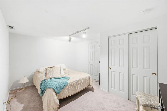 810 Sugar Valley Court, St Peters, MO 63376
