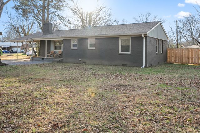 310 Crest Dr, Tullahoma, TN 37388