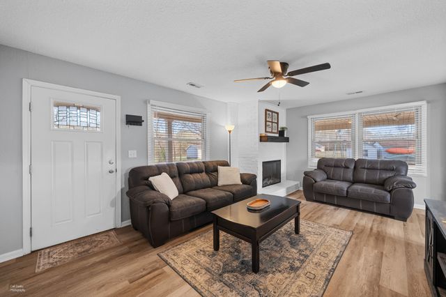 310 Crest Dr, Tullahoma, TN 37388