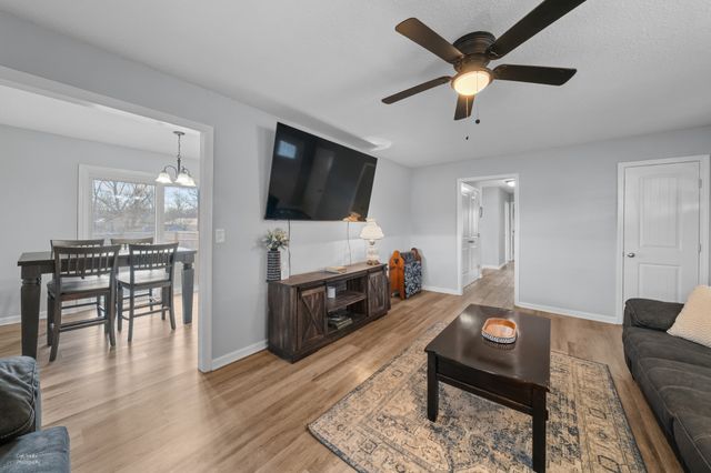 310 Crest Dr, Tullahoma, TN 37388