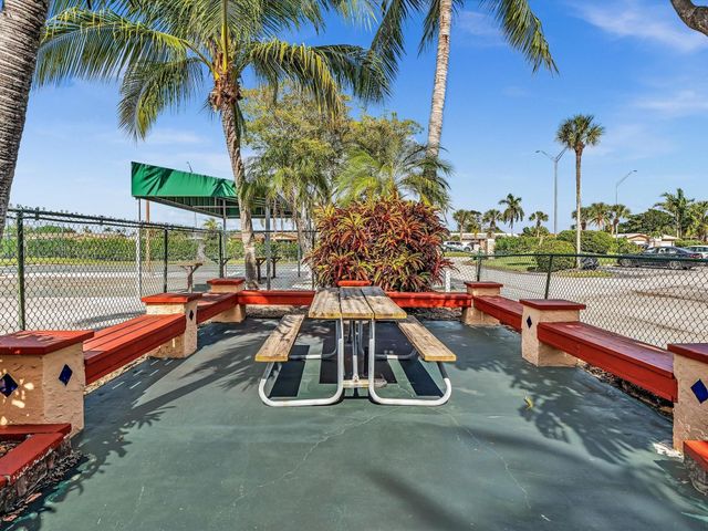 6570 Royal Palm Boulevard 206j, Margate, FL 33063