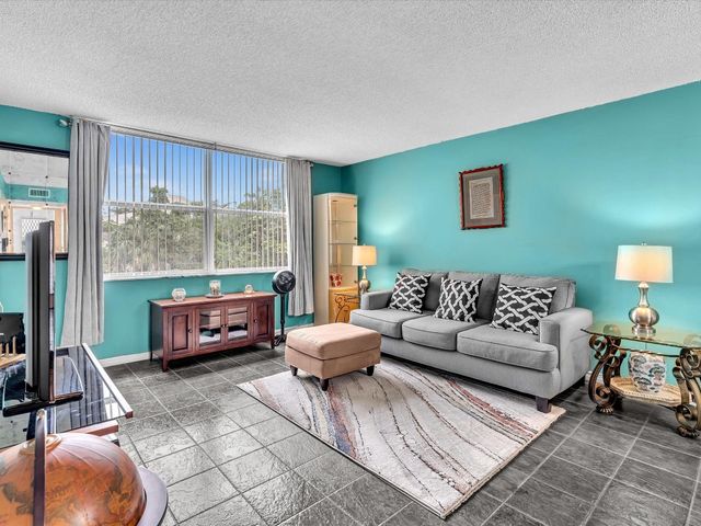 6570 Royal Palm Boulevard 206j, Margate, FL 33063