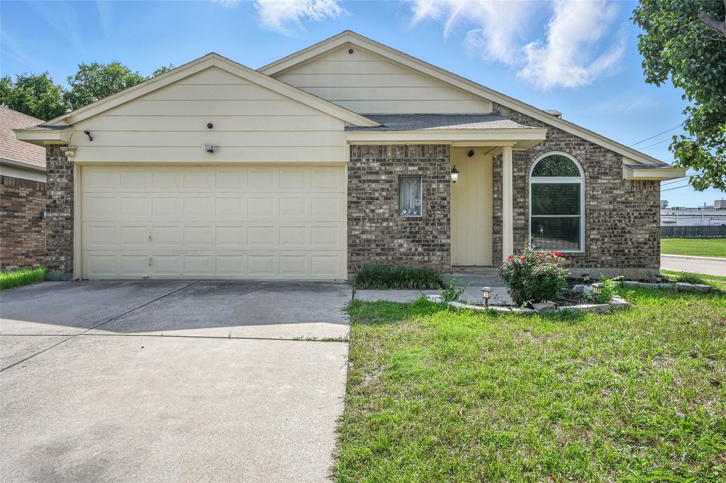 7741 Misty Ridge Drive N, Fort Worth, TX 76137